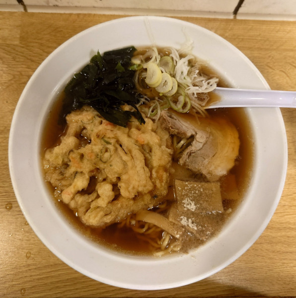 「醤油ラーメン+かき揚げ(720円)」@駅そば大宮の写真