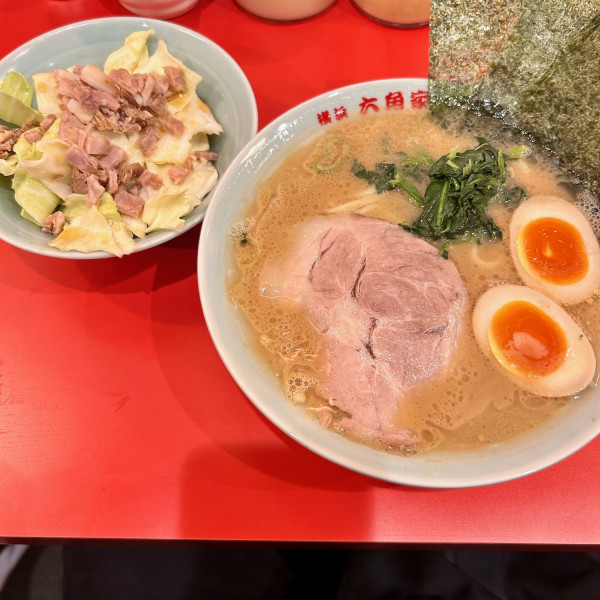 煮玉子入りラーメン(1150円)(麺柔目あとは普通)+キャベチャー(200円)