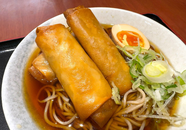 「デラックス春巻きそば(600円)」@そば処 めとろ庵 錦糸町店の写真