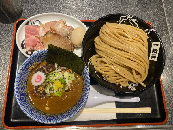 「柏幻霜ポーク全部のせもりそば」@松戸富田麺絆の写真