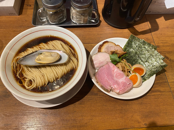 「貝出汁中華そば（黒）」@麺屋58の写真