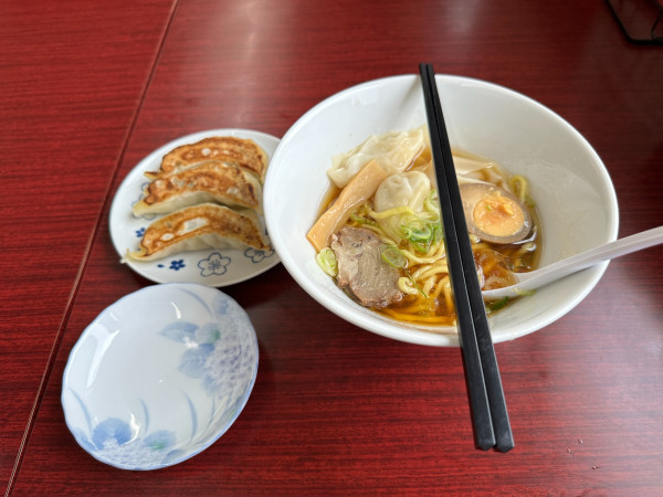 「ラーメンセット（ワンタンメン＋餃子3個）980円」@王家飯店の写真