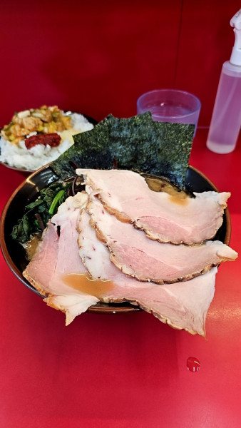 「ラーメン(並)チャーシュー＋キクラゲと🍚」@横浜ラーメン 相馬家の写真