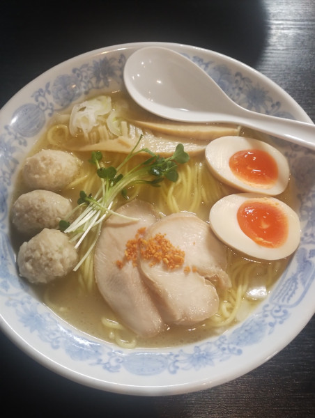 「本絞り(塩)(大盛)(チャーシュー、つくね、味玉、竹の子)」@中華そばつけそば 千思萬考の写真