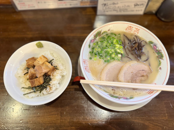 「Bセット(とんこつラーメン＋チャーシュー丼)900円」@萬福本舗の写真