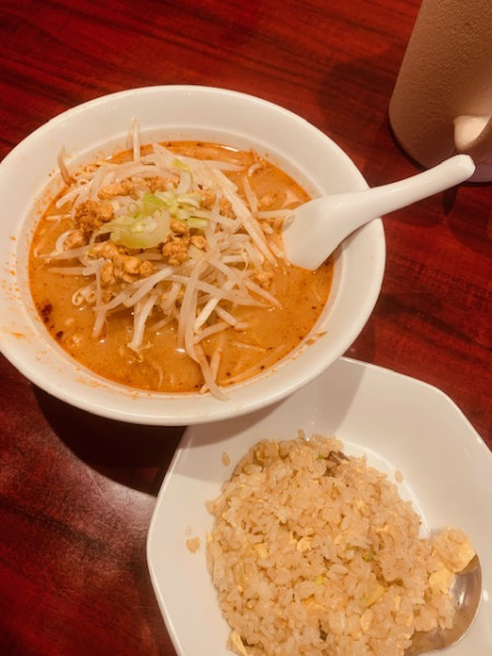 「ピリ辛味噌ラー＆半炒飯（日替り） 850円」@華宴 戸越銀座店の写真