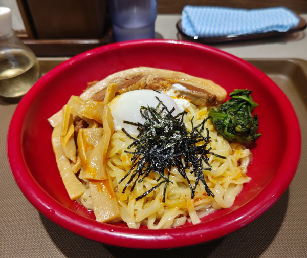「ほろほろ肉の油そば+麺大盛（1,160円+150円）」@名代 富士そば 赤坂店の写真