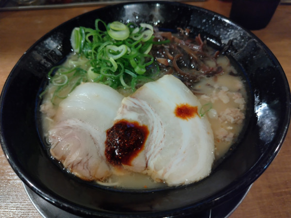 「とんこつラーメン :バリカタ」@元祖博多 中州屋台ラーメン 一竜 池袋東口駅前店の写真