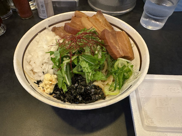 「トロ肉まぜそば+納豆」@麺屋 はるか 秋葉原店の写真