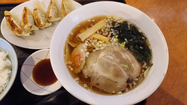「ランチB：ラーメンと餃子ライス 880円」@麺 三福の写真