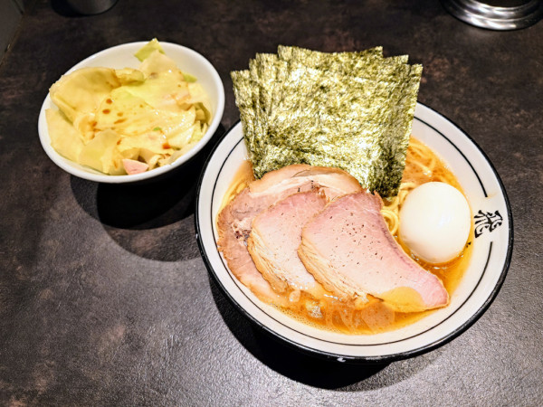 「らーめん+キャベツ」@らーめん飛粋の写真