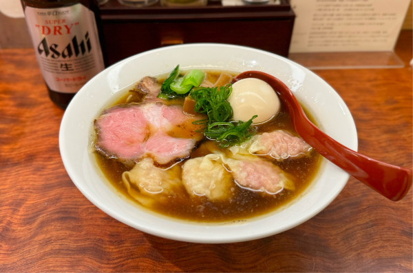 「特製醤油そば¥1300、肉ワンタン¥250」@三馬路 東京店の写真
