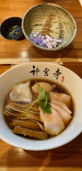 「醤油らぁ麺味玉入り＆あえ麺」@つけそば神宮寺の写真