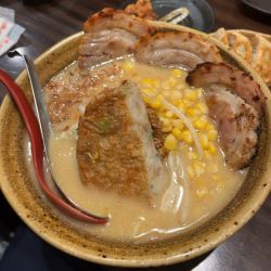 九州麦味噌　味噌漬け炙りチャーシュー麺+コーン