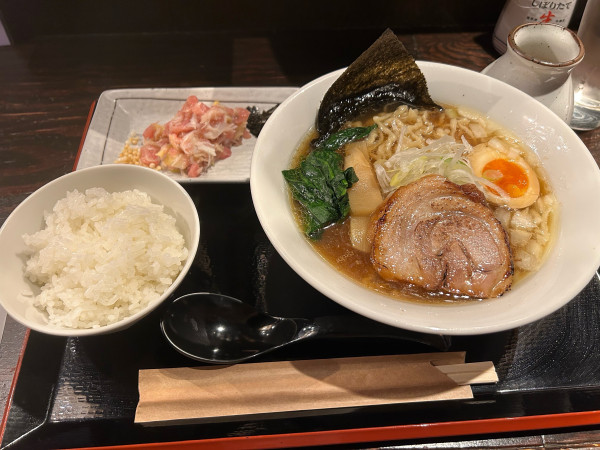 「生醤油ラーメン＋本日の茶漬け」@麺処 三虎の写真
