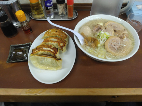 「ガンジャチャーシュー麺、餃子」@ラーメン ひかりの写真
