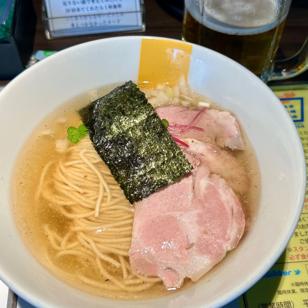 「しょっつる塩らー麺 豚チャー３枚＋生ビール」@しょっつる塩らー麺SHIBATAの写真