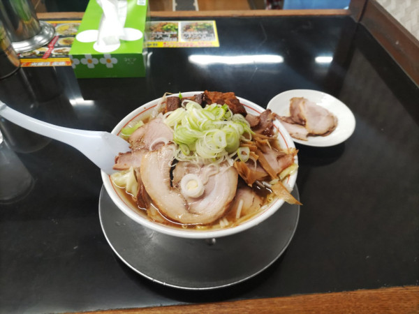 「小千谷闘牛ラーメン」@手打らーめん 勝龍の写真