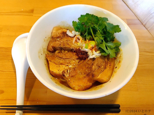 「ドロ坦々まぜそば（＋炙りチャーシュー）」@馬鹿坊の写真