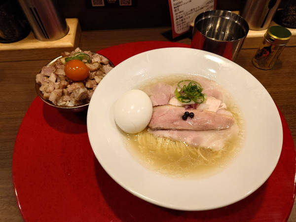 「特製鴨と貝の塩RaMen 漬け卵黄チャーシュー丼」@RaMen TOMO TOKYOの写真