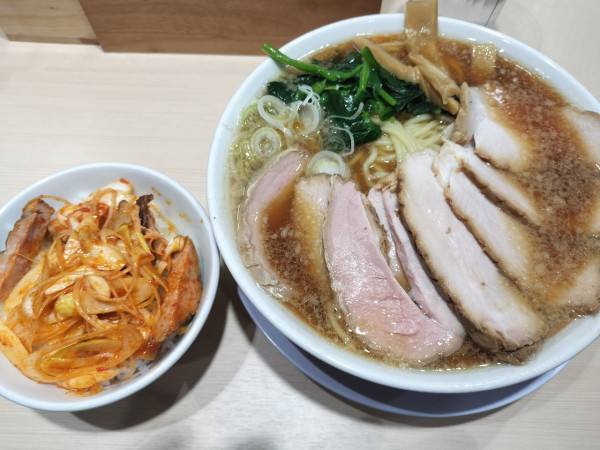 「チャーシュー背脂中華大盛り 辛ネギ丼」@ラーメン みなみの写真