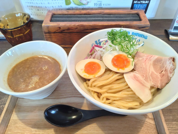 「濃厚魚介味玉子のせつけ麺大盛」@らーめん食堂HITOTSUKIの写真