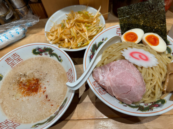 「つけ麺中盛り　ネギ　背脂普通」@背脂ラーメン チャッチャ亭の写真