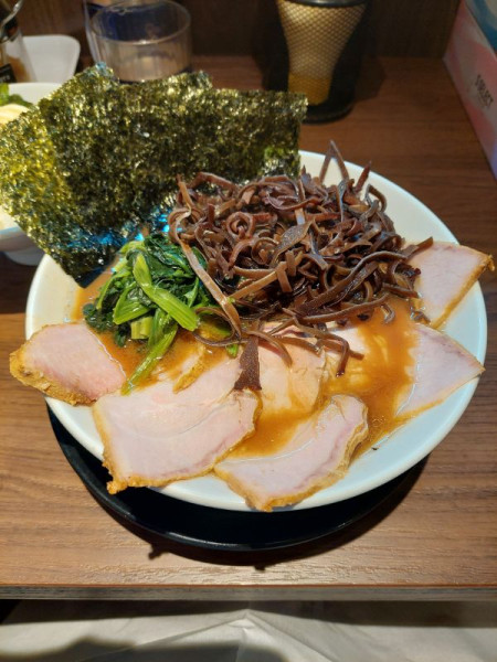 「チャーシューメン＋キクラゲ＋ライス」@横浜家系らーめん 輝道家 水道橋駅前店の写真