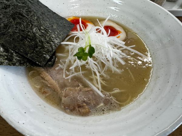 「鶏そば　トッピング　たまご」@麺処 はつがいの写真