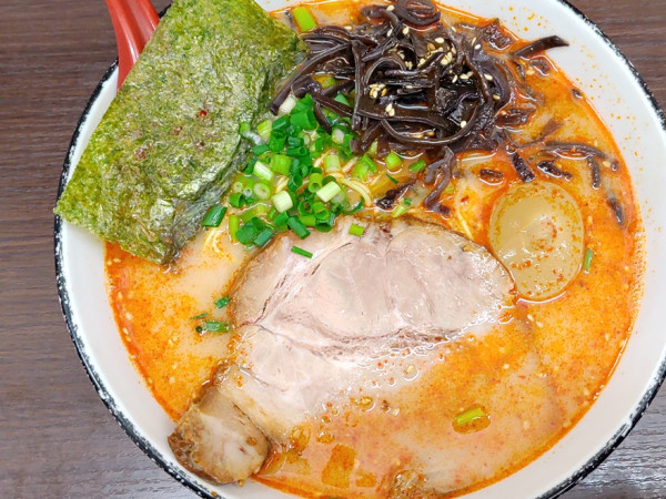 「赤博多ラーメン+味玉」@博多ラーメン 長浜や 青物横丁店の写真