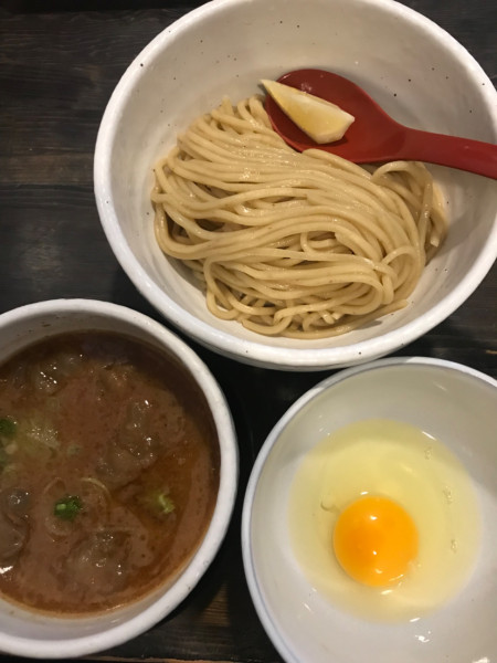 「牛モツつけ麺＋生卵」@製麺処 蔵木の写真