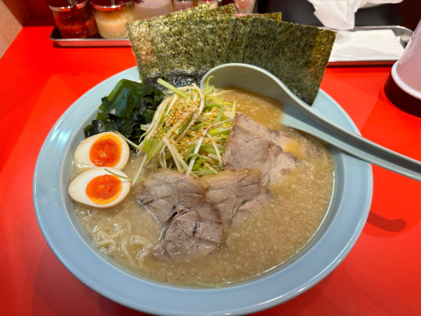 「ネギチャーシュー＋中盛り他」@ニューラーメンショップ オリジンの写真