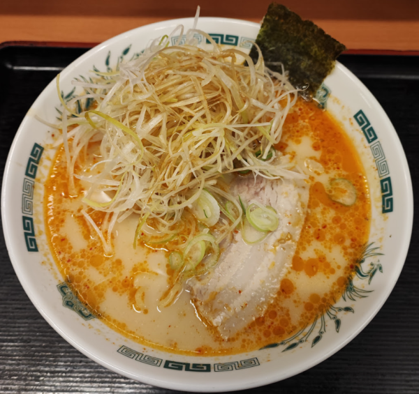 「ピリ辛とんこつネギラーメン：640円」@日高屋 三軒茶屋茶沢通店の写真