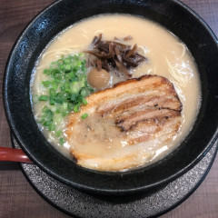 鬼炊き豚骨ラーメン まくり屋の画像
