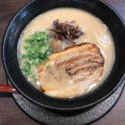 鬼炊き豚骨らーめん