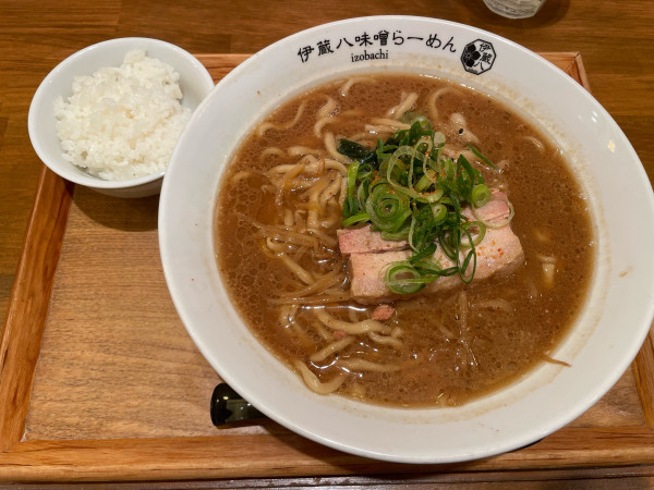 「焦がし味噌らーめん、一口ライス」@伊蔵八味噌らーめんの写真