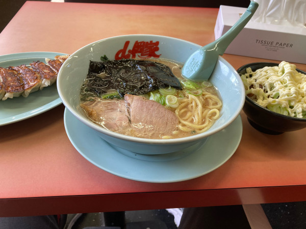 「醤油ラーメンセット」@ラーメン山岡家 ひたちなか店の写真