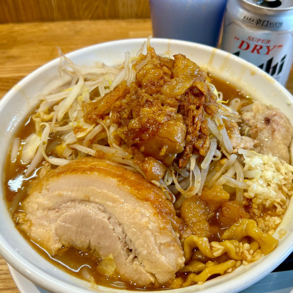 「ラーメン濃厚（ニンニク少）＋味アブラ＋缶ビール」@自家製麺88の写真