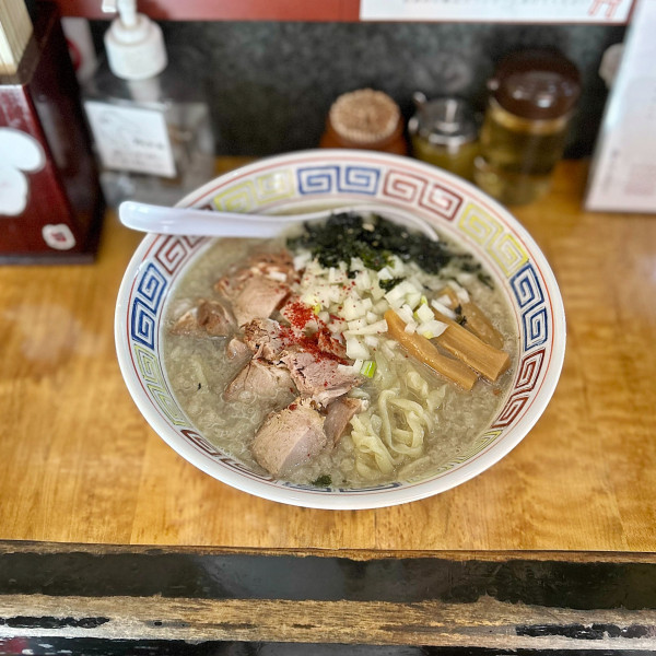 「手揉み背油煮干しそば」@塩そば 桑ばらの写真