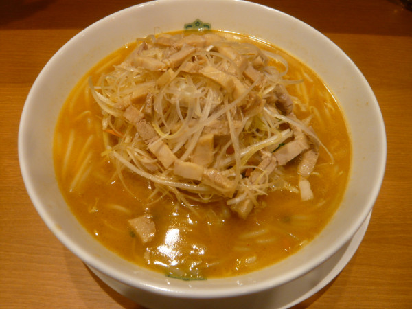 「味噌ラーメン（+おつまみネギチャーシュー）」@日高屋 新橋日比谷口店の写真