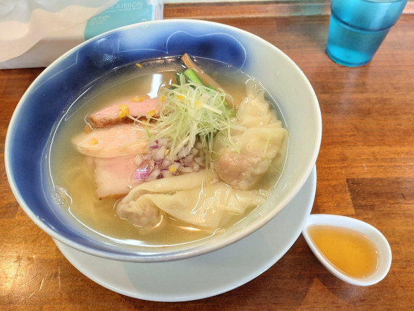 「特選アゴ塩らーめん」@塩らーめん 千茶屋の写真