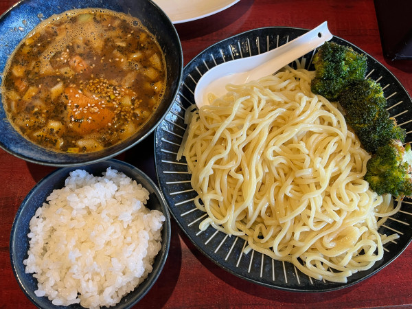 「ブロッコリーつけ麺大盛ライス付き1500円」@ヨコハマスープカレー しんぺーの写真