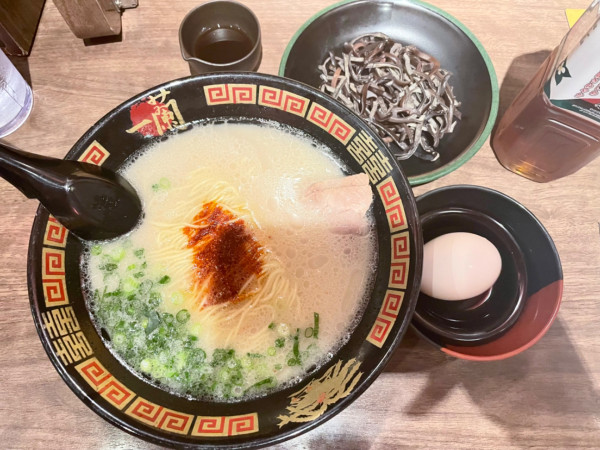 「ラーメン＆替玉、たまご」@一蘭 東大宮店の写真