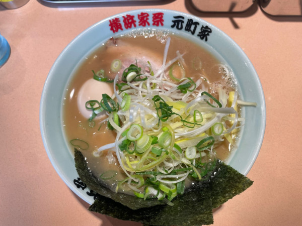 「ネギラーメン＋煮卵」@横浜家系 元町家の写真