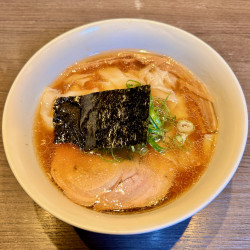 醤油わんたん麺（1500円）