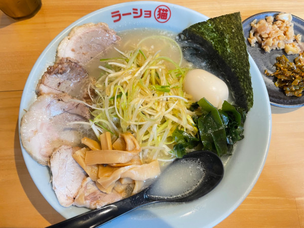 「ネギチャーシュー麺(塩)＋味玉」@ラーショマルミャー 宇都宮店の写真