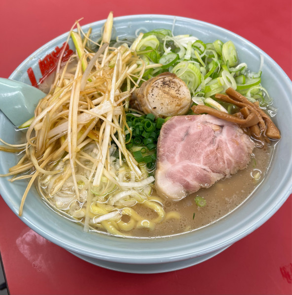 「期間限定　ホタテ塩とんこつラーメン大盛り(1150円)＋白髪ネギ」@ラーメン山岡家 上尾店の写真