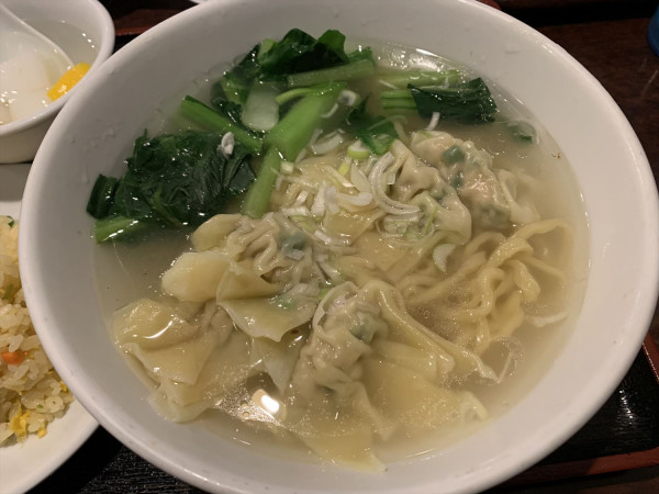 「ワンタン麺セット（＋半チャーハン＋デザート）」@中華料理 美味閣の写真