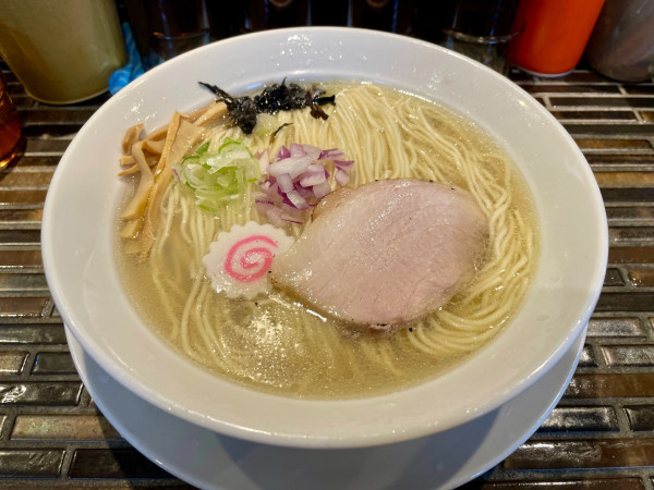 「蛤らーめん（汐） ＋ ライス」@noodles kitchen GUNNERS 新丸子店の写真