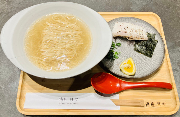 「クリア豚骨　(+替え玉)」@銀座 月やの写真